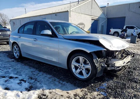 2013 BMW 328 Xi z USA, uszkodzony, nr VIN WBA3B3C55DF533123